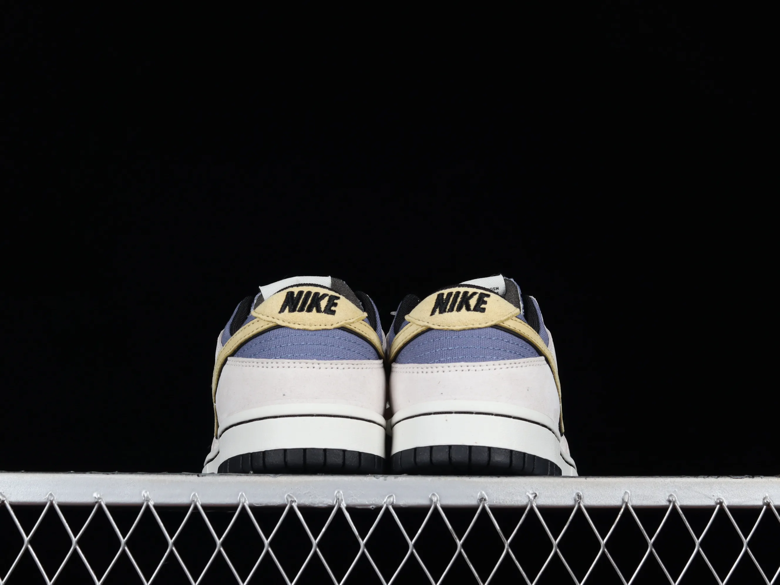 All Categories Nk SB Dunk Series Nk SB Dunk Low Low-top sneakers Otomo Katsuhiro x Nk SB Dunk Low "Steamboy OST" Otomo Katsuhiro co-branded SB low-top sports and leisure sneakers LF0039-016